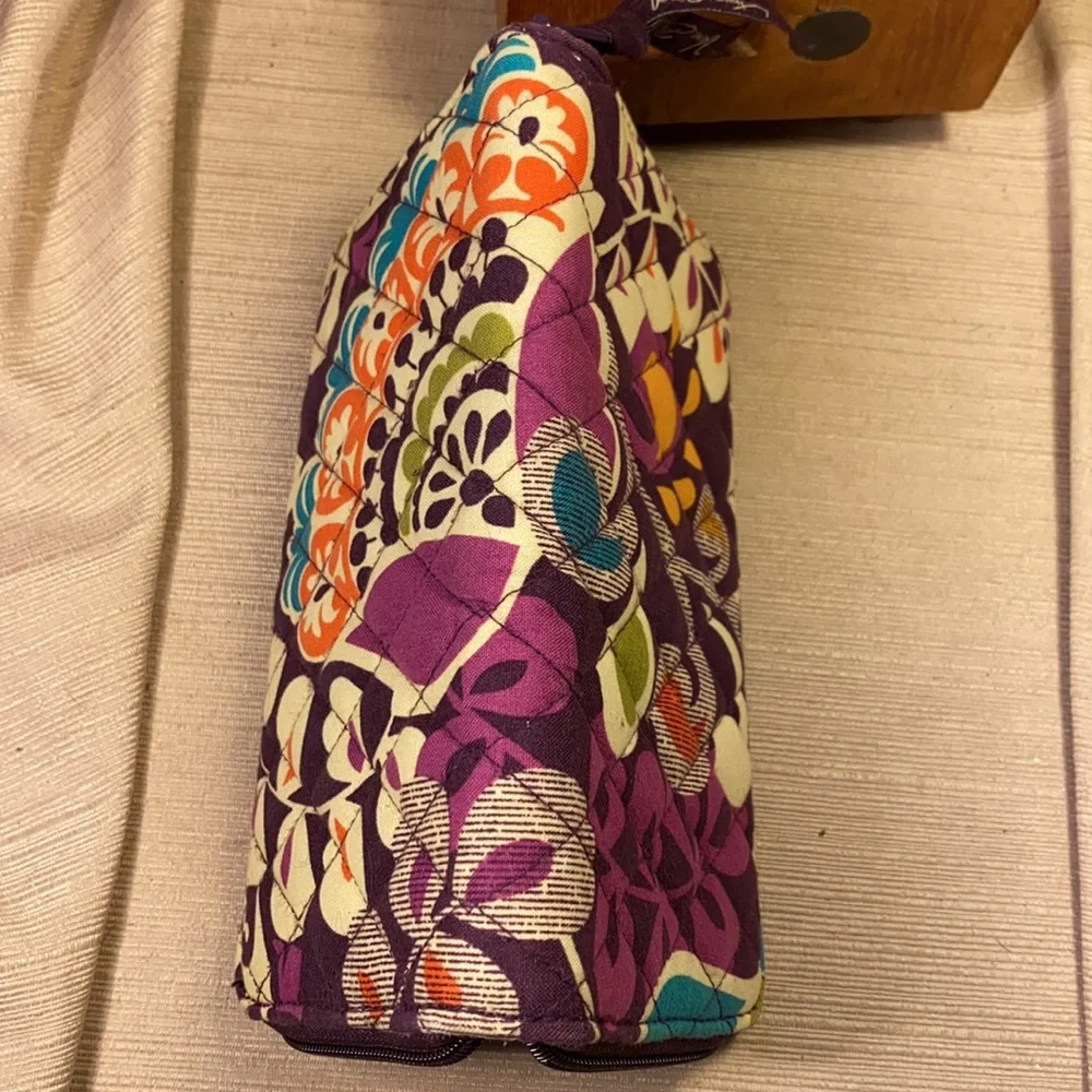 Vera Bradley graphic/flower pattern wallet - Picture 15 of 16